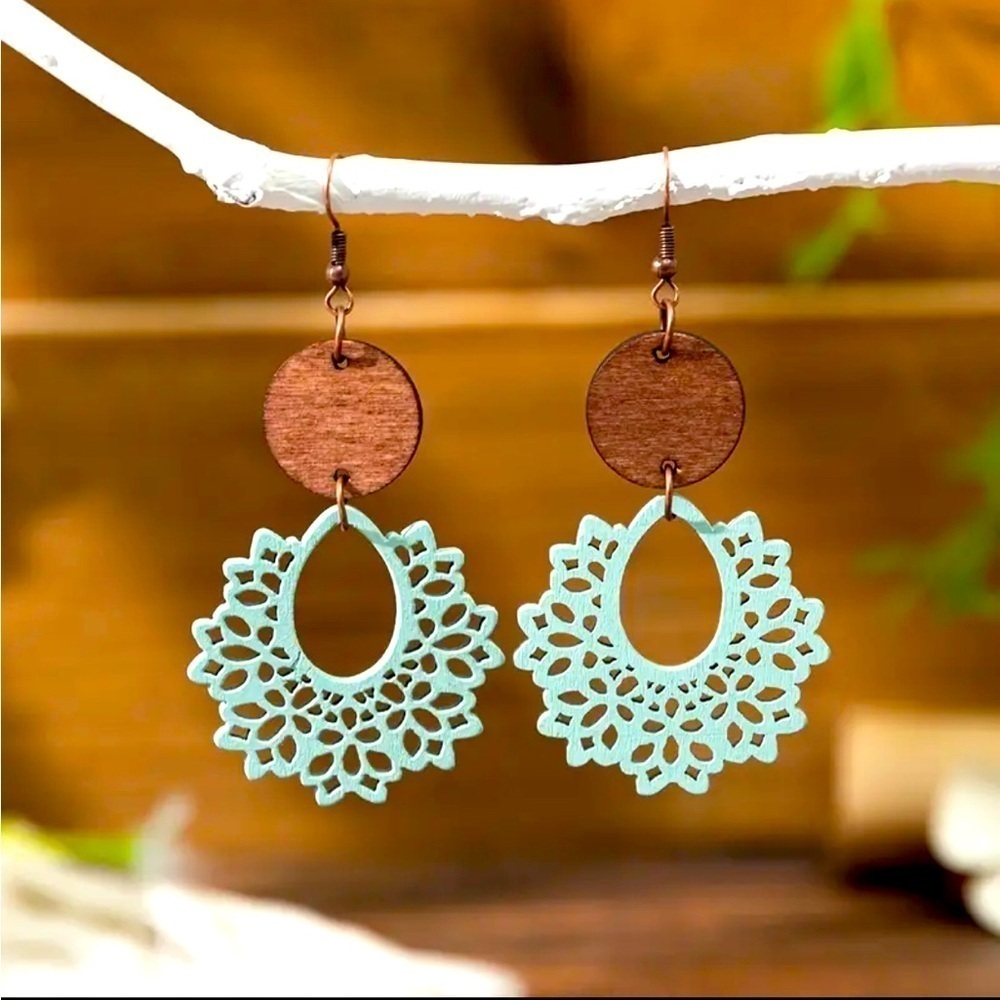 Colorful Hollow Flower Pattern Dangle Earrings Seafoam Green NIP